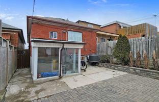 6-bedroom house in York for C$1,173,000