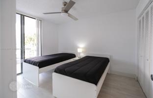 2-bedroom apartments in condo 98 m² in Aventura for $350,000