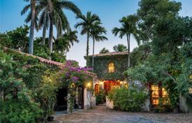 Cozy cottage with a courtyard, a terrace and a garden, Miami Beach, USA for 6,427,000 €