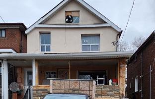 8-bedroom house in York for C$1,426,000