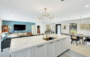 4-bedroom house 184 m² in Coral Gables for $2,300,000