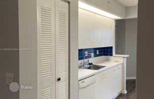 2-bedroom apartments in condo 106 m² in Pembroke Pines for $290,000
