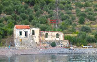 Historical stone house for restoration 5 m from the beach, Lakonia, Peloponnese, Greece for 430,000 €