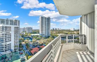 2-bedroom apartments in condo 126 m² in Aventura for $500,000
