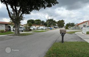 3-bedroom house 185 m² in Miami for $600,000
