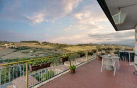 Penthouse with panoramic views of the hills of Tuscany, Siena, Italy for 580,000 €