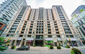 Apartment – Simcoe Street, Old Toronto, Toronto,  Ontario,   Canada for C$725,000