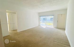 2-bedroom apartments in condo 94 m² in Bay Harbor Islands for $412,000