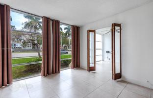 2-bedroom apartments in condo 86 m² in Hallandale Beach for $259,000
