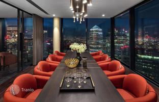 One-bedroom apartment in a luxury skyscraper, Canary Wharf, London, UK for £734,000