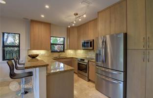 4-bedroom house 239 m² in Miami for $1,365,000