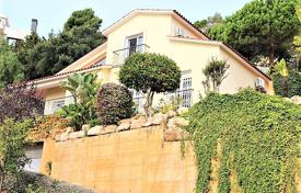 Villa with a panoramic view of the sea and a swimming pool at 300 meters from the beach, in a prestigious area of Lloret de Mar, Spain for 753,000 €