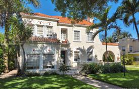 Historic villa with a pool, a garage and a terrace, Miami Beach, USA for $2,099,000