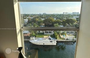 2-bedroom apartments in condo 89 m² in North Miami for $360,000