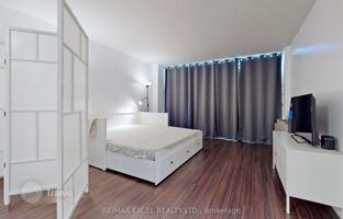 5-bedroom apartment in Beverley Street for C$963,000