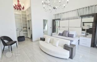 4-bedroom cottage 247 m² in Sea Caves for 2,450,000 €