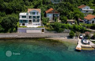 6-bedroom villa 423 m² in Tivat city for 2,000,000 €