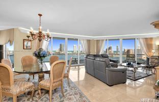 3-bedroom apartments in condo 240 m² in Aventura for $2,425,000