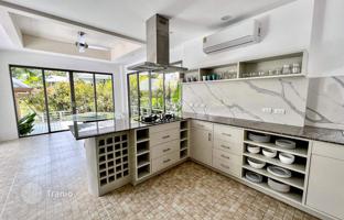 5-bedroom villa 450 m² in Mueang Phuket for $580,000