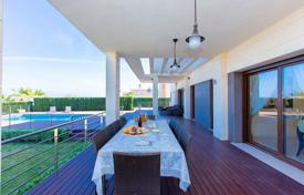 Modern villa close to the beach and golf courses for 1,700,000 €