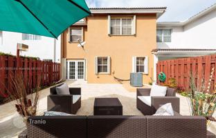 3-bedroom townhouse 186 m² in West End for $558,000
