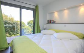 Modern property — Panoramic sea views — Heated Pool. Price on request