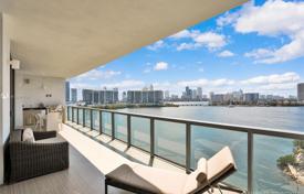 Cosy flat with ocean views in a residence on the first line of the beach, Aventura, Florida, USA for $1,850,000