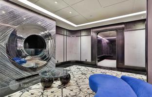 3-bedroom apartment in Blue Jays Way for C$795,000