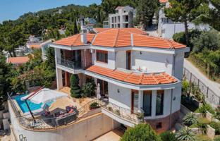 Furnished house with sea views and a swimming pool in Bar, Green Belt, Montenegro for 550,000 €