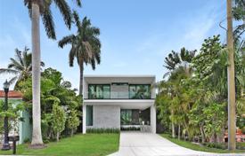 Comfortable villa with a backyard, a swimming pool and a terrace, Miami Beach, USA for $3,490,000