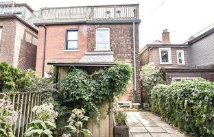 3-bedroom townhouse in Montrose Avenue for C$2,128,000