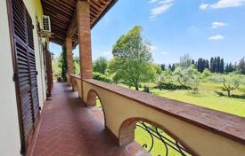 Traditional two-storey villa in Capannori, Tuscany, Italy for 850,000 €
