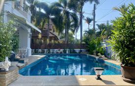 4-bedrooms villa 360 m² in Pattaya, Thailand for $295,000