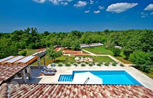 4-bedroom house 294 m² in Svetvinčenat for 650,000 €