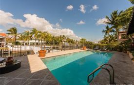Comfortable villa with a pool, a private dock, a garage, a terrace and views of the bay, Coral Gables, USA for 2,080,000 €