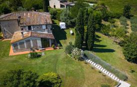 Traditional villa with a pool and a garden in San Gimignano, Tuscany, Italy for 1,300,000 €