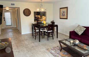 2-bedroom apartments in condo 109 m² in Coral Springs for $260,000