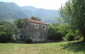 Old stone house 170 m² in Kotor for 150,000 €