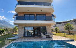 7-bedroom villa 713 m² in Kargicak for 48,587,000 TRY