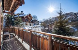 6 BEDROOMS CHALET — CLOSE TO THE SKI AREA for 1,980,000 €