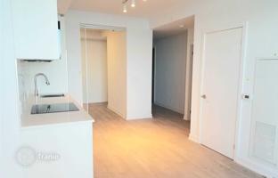 2-bedroom apartment in Lake Shore Boulevard West for C$1,066,000