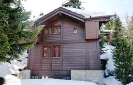 Cozy ski in/ski out chalet in the heart of the resort town of Courchevel, France for 11,700 € per week