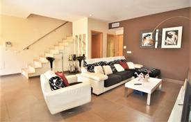 Three-level villa with a garage in Benidorm, Alicante, Spain for 349,000 €