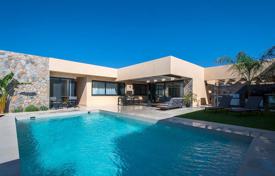 Single-storey villa with a swimming pool in a residence with a golf club, Murcia, Spain for 467,000 €