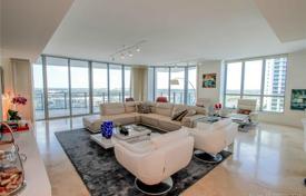 Stylish flat with ocean views in a residence on the first line of the beach, Hollywood, Florida, USA for $1,695,000