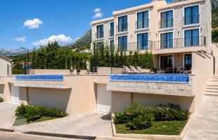 4-bedroom villa 295 m² in Sveti Stefan for 680,000 €