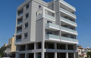 2-bedroom penthouse 113 m² in Zakaki for 630,000 €