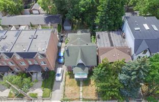 7-bedroom house in Pape Avenue for C$2,598,000