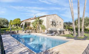 Exceptional villa with a pool, a garden, a wine cellar and guest apartments in Fabron area, Nice, France for 2,480,000 €