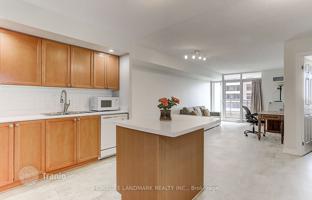 5-bedroom apartment in Dundas Street West for C$753,000
